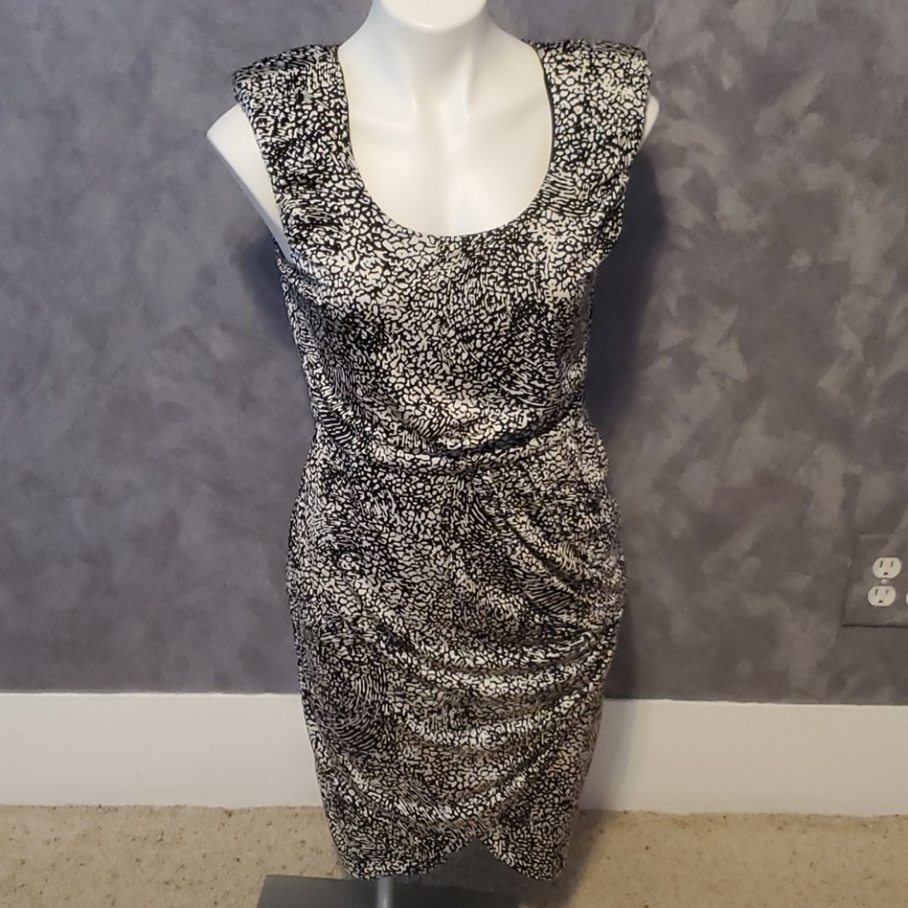 Apostrophe Black & White Sleeveless Dress Sz Small